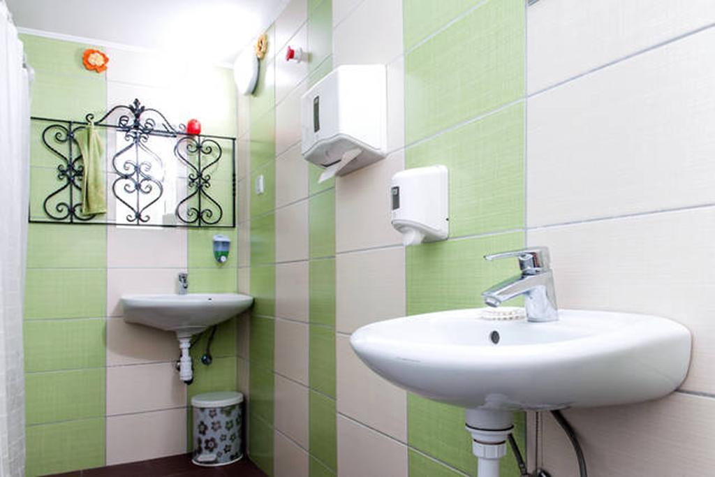Yolo Hostel Budapest Esterno foto