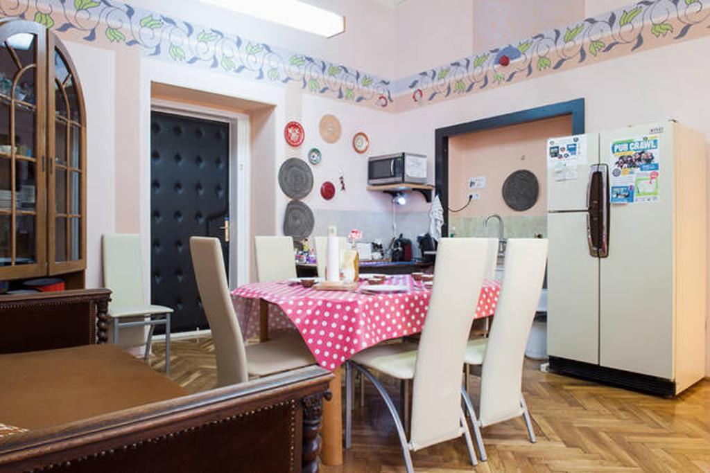Yolo Hostel Budapest Esterno foto