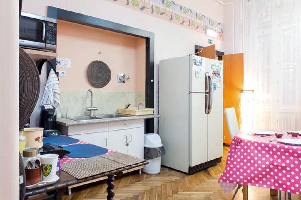 Yolo Hostel Budapest Esterno foto