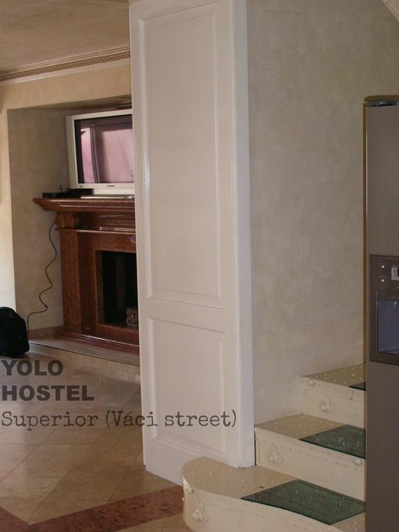 Yolo Hostel Budapest Esterno foto