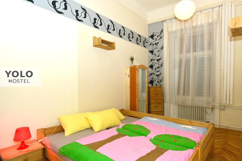 Yolo Hostel Budapest Esterno foto