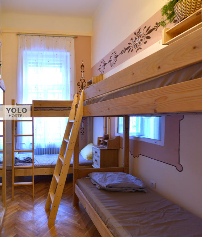 Yolo Hostel Budapest Esterno foto