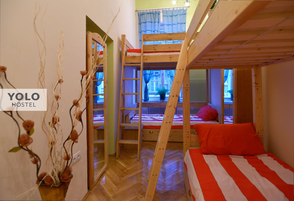 Yolo Hostel Budapest Esterno foto