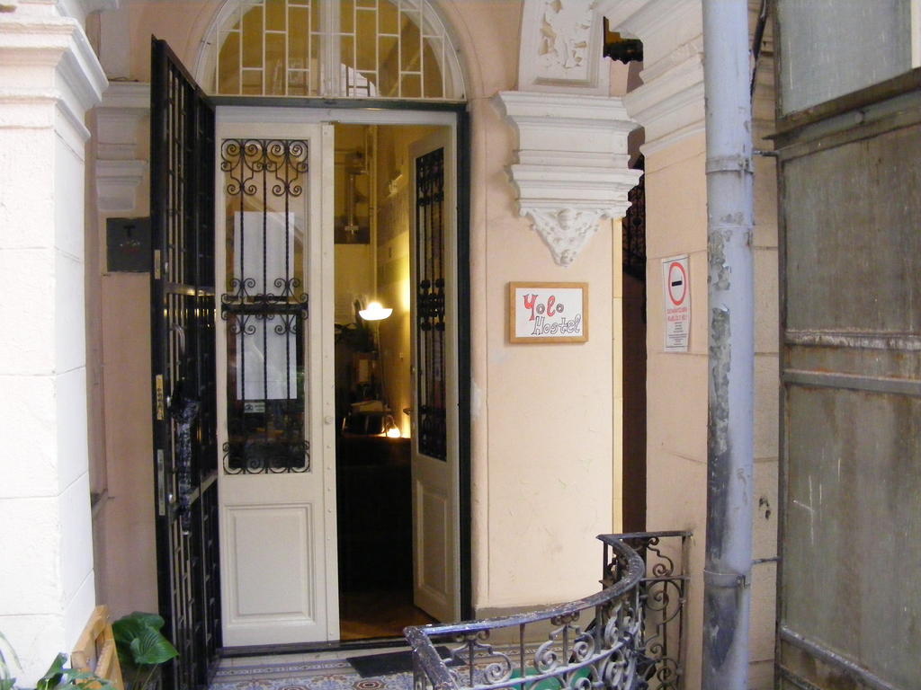 Yolo Hostel Budapest Esterno foto